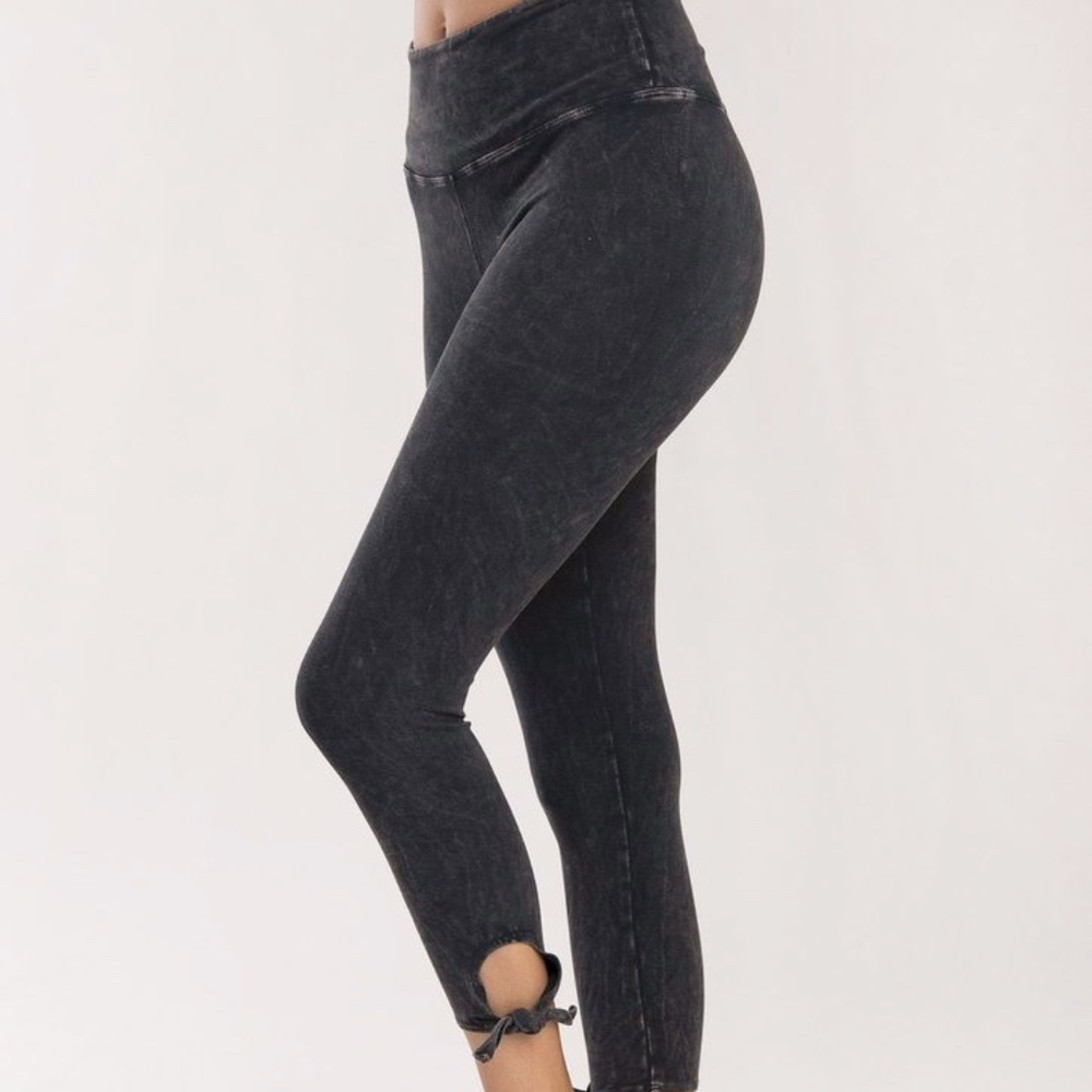 Jala Tie Capri Leggings - Picture 2 of 8
